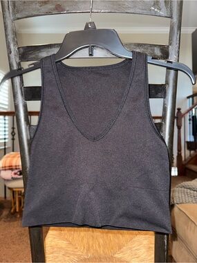 Athleta Aurora Seamless Crop Rib Tank Black Women's V-Neck Crop Tank Top